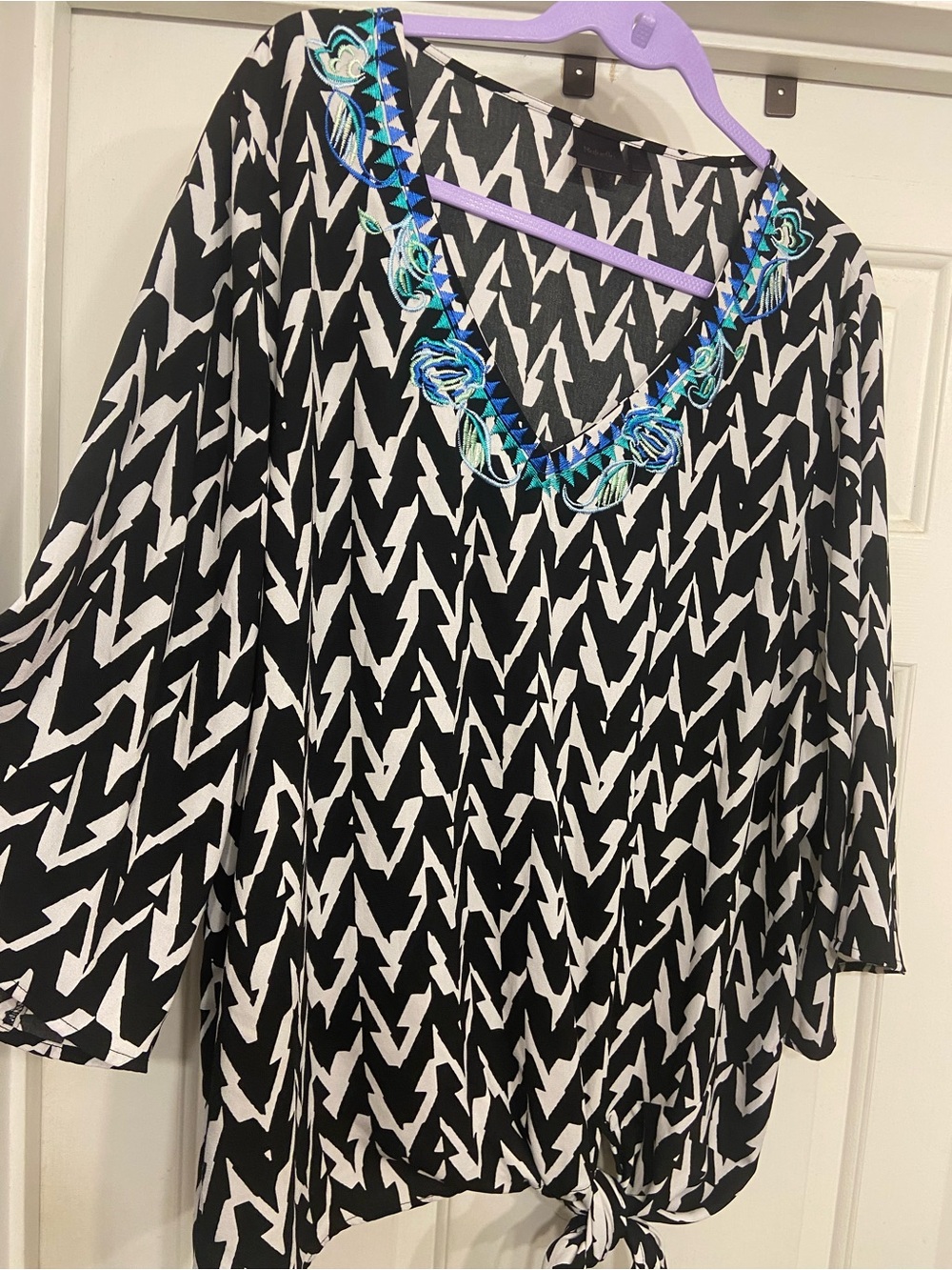 3x Rafaella Embroidered Neckline Black & White V-Neck Tunic Shirt